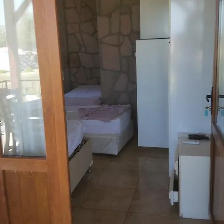 אוהל מפואר Metis Camping *